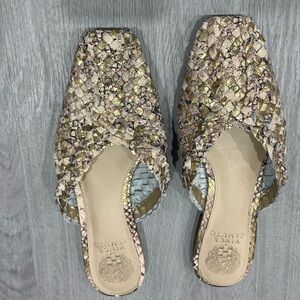 Vince Camuto Very Confortable Sandal’s Size 71/2 Used in great condition